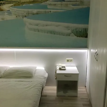 ホテル Mesut デニズリ